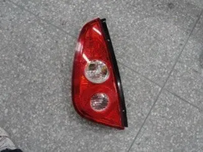Фонарь задний L (лампочка желтая, белый плафон) BYDF0 Aftermarket LK-4133010