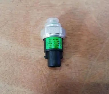Датчик давления кондиционера Geely MK/MK2/GC6 внутренняя резьба Aftermarket 1018002714