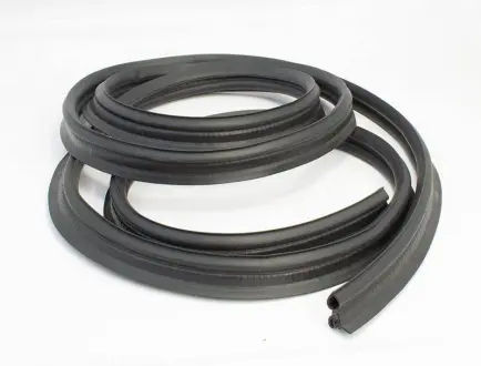 Уплотнитель крышки багажника Geely MK Aftermarket 1018004750