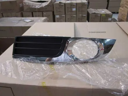 Накладка протитуманної перед фари Geely EC-8 Aftermarket 1018009785