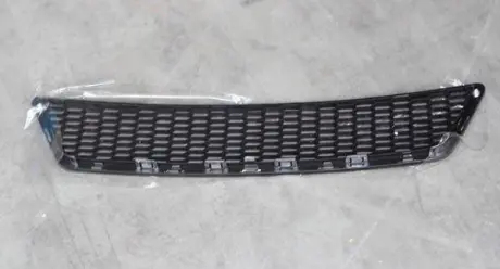 Решетка бампера центральная (GC6) Geely GC6 Aftermarket 1018056542