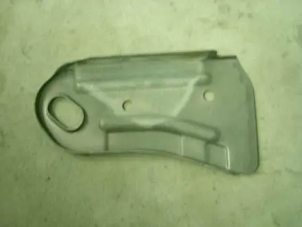 Крепление крыла металл нижнее L Geely EC-7 EC-7RV Aftermarket 106200339702 (фото 1)