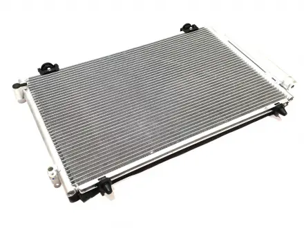Радіатор кондиціонера KLM AutoParts 1067000139