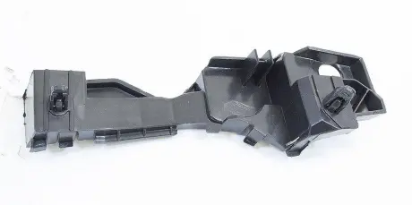 Кронштейн бампера переднього Aftermarket 1068000008