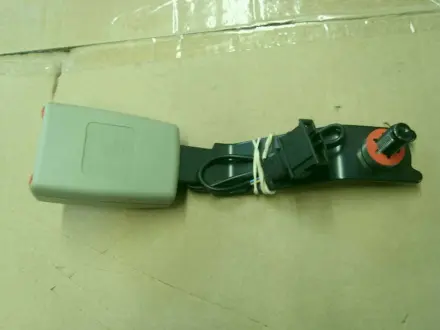Фиксатор ремня безопасности (L) Geely EC-7 EC-7RV Aftermarket 1068001103