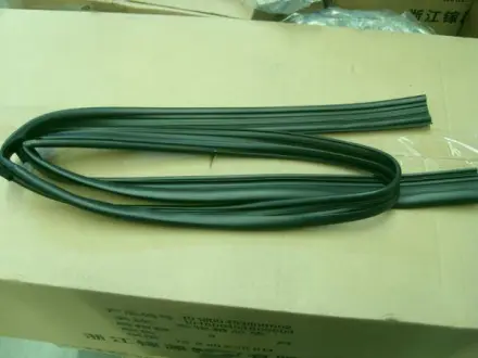 Уплотнитель окна двери передней L Geely EC-7 EC-7RV Aftermarket 1068002035