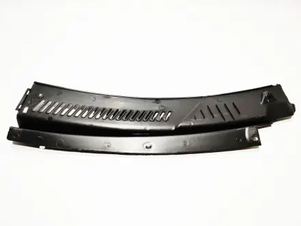 Накладка лобового скла нижня R Geely CK CK2 Aftermarket 1802068180