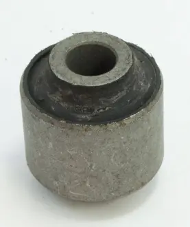 Сайлентблок заднього важеля нижнього (кривого) в кулак Chery M11 Aftermarket M11-2919470