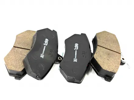 Колодки тормозные передние (с ушком) Chery Amulet EEP A11-3501080