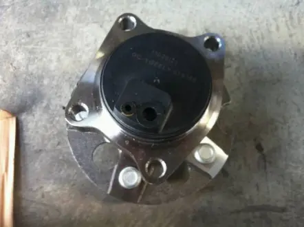 Ступица заднего колеса левая в сборе с подшипником EC8 GEELY 1014011618
