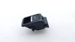 Кнопка відкриття дверей багажника GEELY 7045081300742