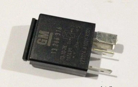Реле вентилятора+ПТФ Ланос /Сенс GM 94580684