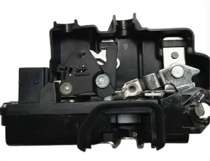 Замок передний L MG350 MG 50011703