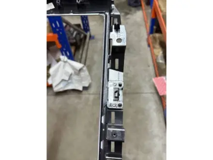 Накладка торпедо центральная Model S 12-16 Б.У. TESLA 1002294-S0-H