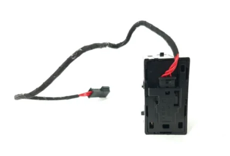 Кнопка стеклоподъемника глянцевая Model 3 18-, Model Y 20- БУ TESLA 108103801-E