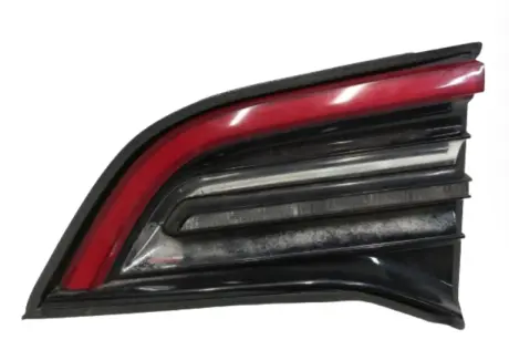 Фонарь задний внутренний R Америка Model 3 18-23, Model Y 20- Б.У. TESLA 1502089-00-B